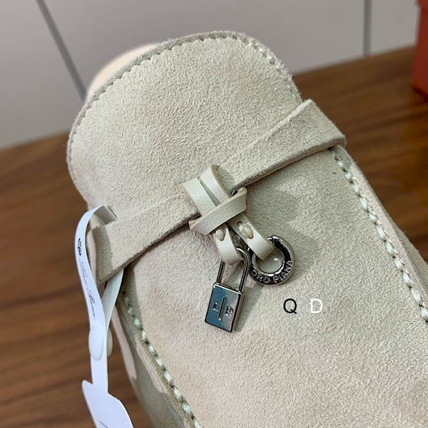 Loro Piana Women's Babouche Charms Walk Moccas/ Flat Shoes / Apricot