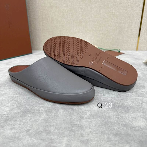 Loro Piana Women's Cowhide Sandals / Gray